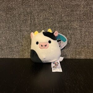 Clover Bull/Cow Squishmallow clip